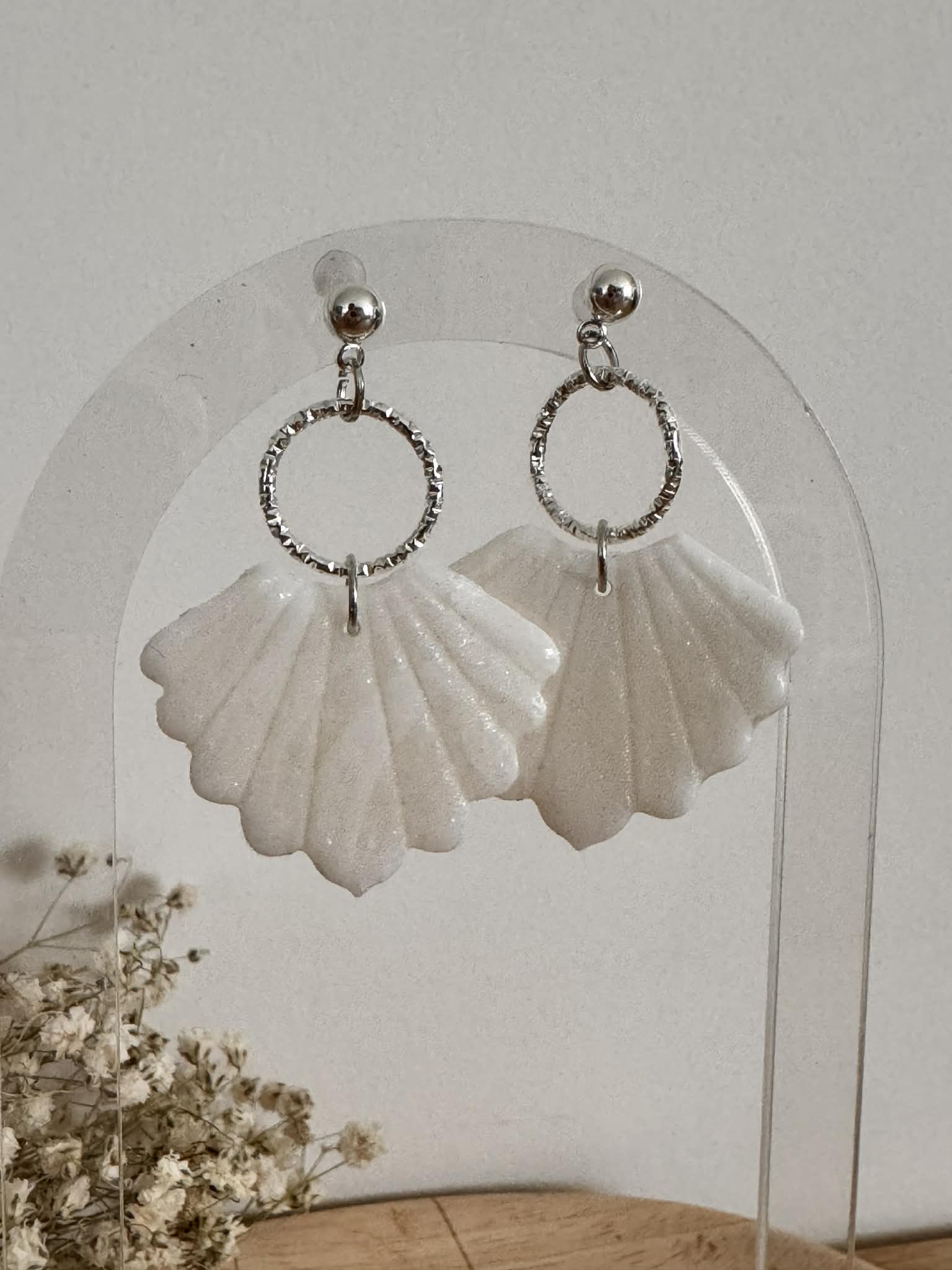 Boucles et pampilles- boucles éventail nacré